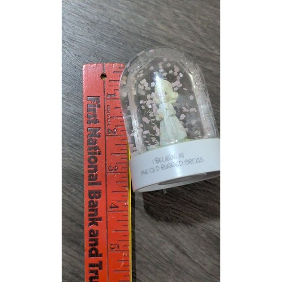 I Believe In The Old Rugged Cross Precious Moments Style Snow Globe - Picture 9 of 10